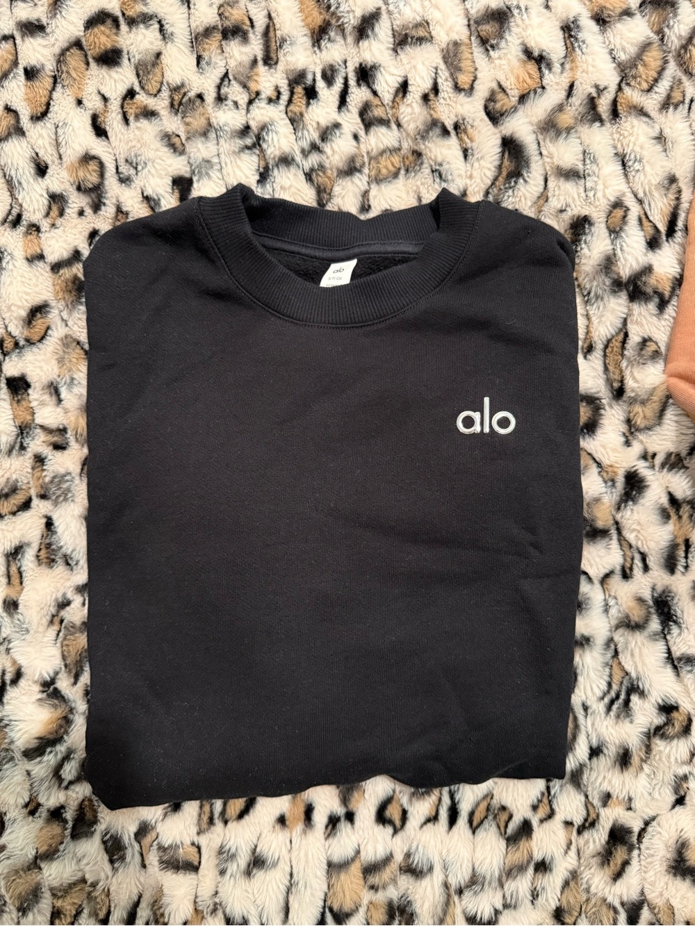 ALO ACCOLADE Black Crewneck Sweatshirt